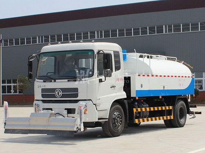 多功能灑水車——東風(fēng)天錦高壓清洗灑水車5