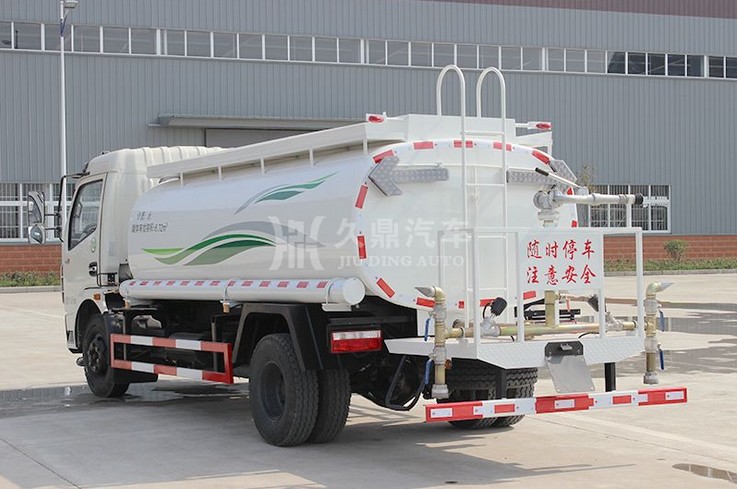 8噸東風(fēng)多利卡綠化灑水車圖片 8噸東風(fēng)多利卡綠化灑水車圖片