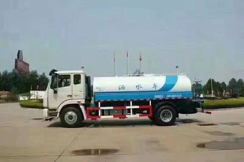 10噸灑水車報(bào)價(jià)多少錢一輛_國(guó)五重汽豪瀚10噸綠化灑水車廠家價(jià)格2