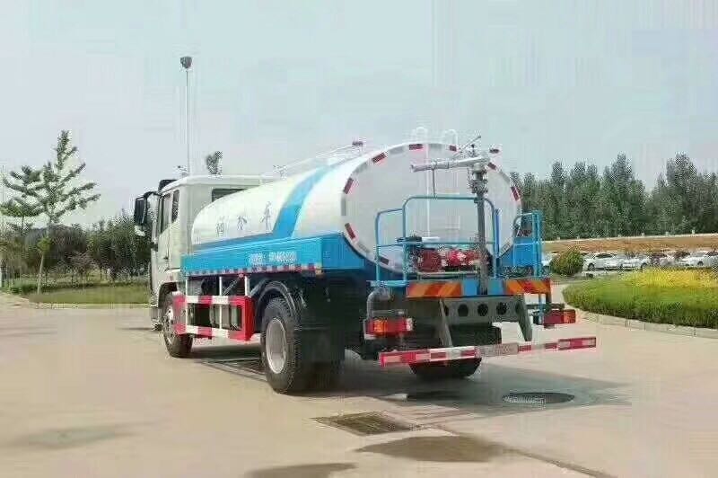 10噸灑水車報(bào)價(jià)多少錢一輛_國(guó)五重汽豪瀚10噸綠化灑水車廠家價(jià)格3