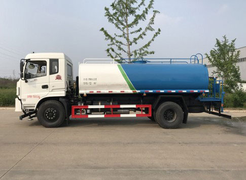 15方灑水車一天租金多少_東風御虎15噸綠化灑水車廠家價格4