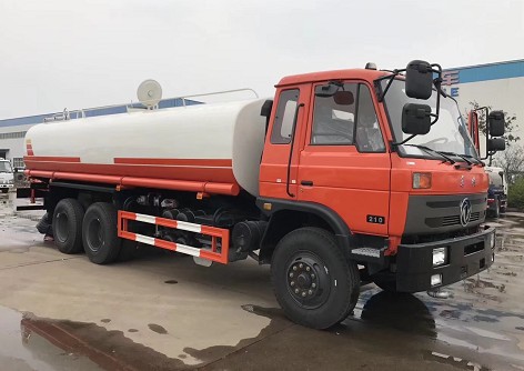 東風(fēng)153后雙橋20噸灑水車圖片 東風(fēng)153后雙橋20噸灑水車圖片