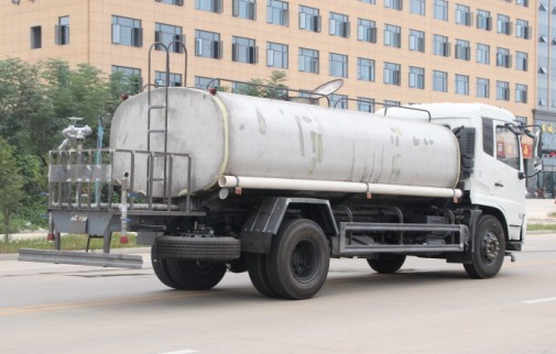 東風(fēng)天錦灑水車(不銹鋼罐體)高清圖片 東風(fēng)天錦灑水車(不銹鋼罐體)高清圖片