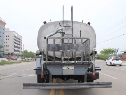 東風(fēng)天錦灑水車(不銹鋼罐體)高清圖片 東風(fēng)天錦灑水車(不銹鋼罐體)高清圖片