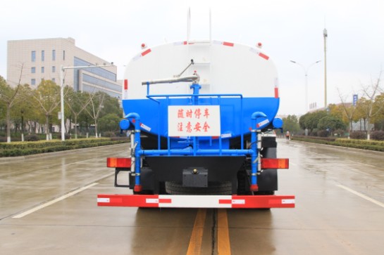 東風天龍前四后八灑水車高清圖片 東風天龍前四后八灑水車高清圖片