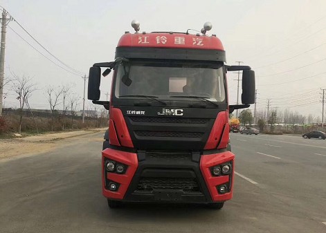 江鈴?fù)埱八暮蟀松⒀b水泥運輸車 江鈴?fù)埱八暮蟀松⒀b水泥運輸車