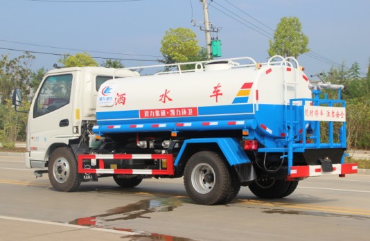 凱馬5方灑水車圖片 凱馬5方灑水車圖片