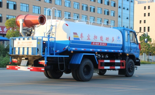 東風145灑水車帶霧炮高清圖片 東風145灑水車帶霧炮高清圖片