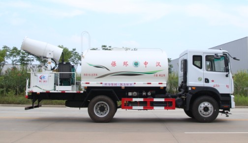 東風(fēng)多利卡D9灑水車帶霧炮(橢圓罐)高清圖片 東風(fēng)多利卡D9灑水車帶霧炮(橢圓罐)高清圖片