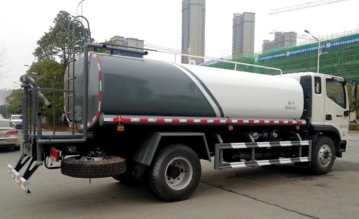 12噸灑水車價格_國六福田瑞沃12-15方綠化灑水車3