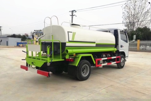 5方灑水車哪里有賣_國六東風(fēng)福瑞卡5方綠化灑水車廠家價格多少錢?3