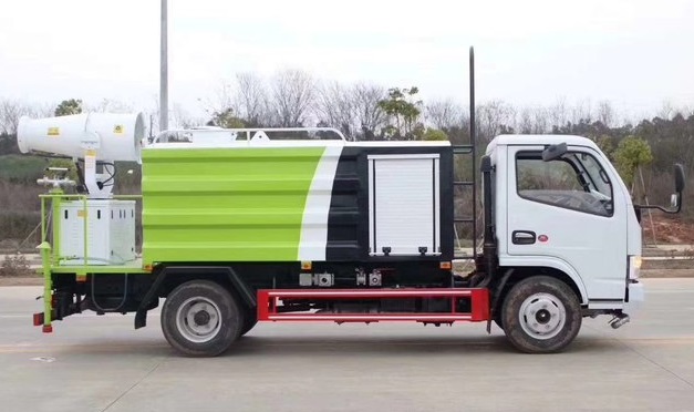小型環(huán)衛(wèi)綠化灑水車圖片 小型環(huán)衛(wèi)綠化灑水車圖片
