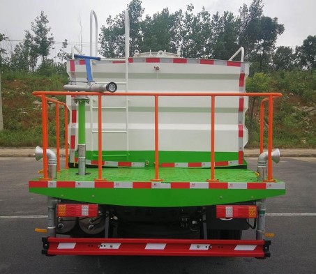 藍(lán)牌灑水車哪個(gè)牌子好_國六7方時(shí)風(fēng)風(fēng)馳藍(lán)牌綠化灑水車廠家價(jià)格3