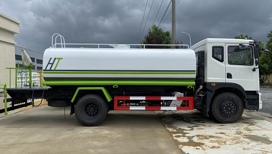 國六15方東風(fēng)華神T5灑水車圖片 國六15方東風(fēng)華神T5灑水車圖片