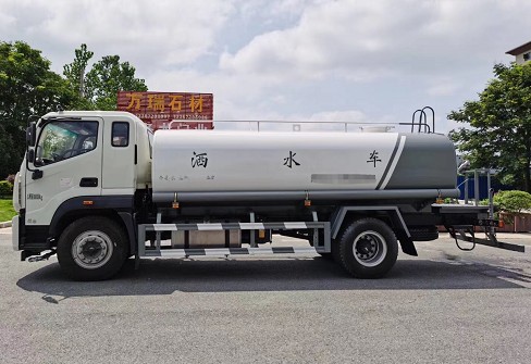 15噸灑水車哪里買_國六15方福田瑞沃ES5綠化灑水車廠家價格4