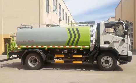 8噸灑水車廠家_國六8噸福田瑞沃ES3綠化灑水車廠家價(jià)格4