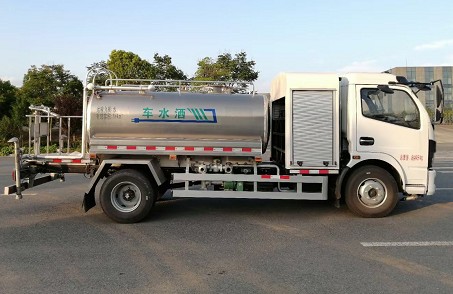 4.5噸東風電動灑水車 4.5噸東風電動灑水車