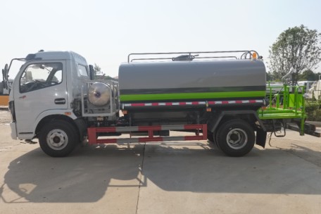 �����|�L������Ȼ�➢ˮ܇�෽λ�DƬ