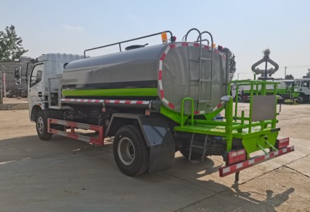 �����|�L������Ȼ�➢ˮ܇�෽λ�DƬ