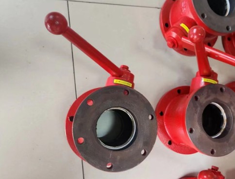 消防車老款水炮大小頭球閥(上下6孔)圖片展示 消防車老款水炮大小頭球閥(上下6孔)圖片展示