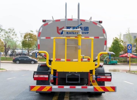 東風(fēng)福瑞卡11.3方灑水車(chē) 東風(fēng)福瑞卡11.3方灑水車(chē)
