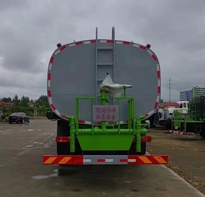 �����ؿ�ǰ�ĺ��32����ˮ܇