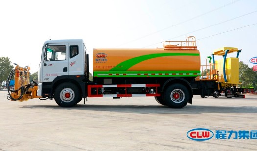 �|�L��������ˮ܇��ǰ�����b�o����ϴ�O�䣬�󲿎���ײ����